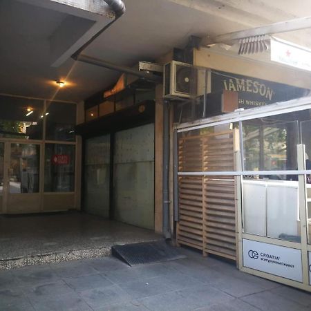 Brick Apartment On Macedonia Pedestrian Street 斯科普里 外观 照片