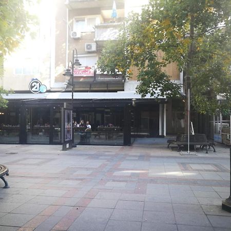 Brick Apartment On Macedonia Pedestrian Street 斯科普里 外观 照片