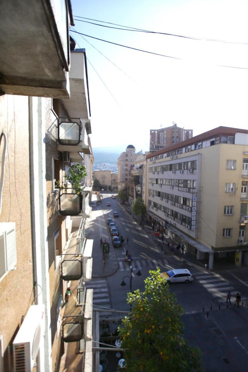 Brick Apartment On Macedonia Pedestrian Street 斯科普里 外观 照片